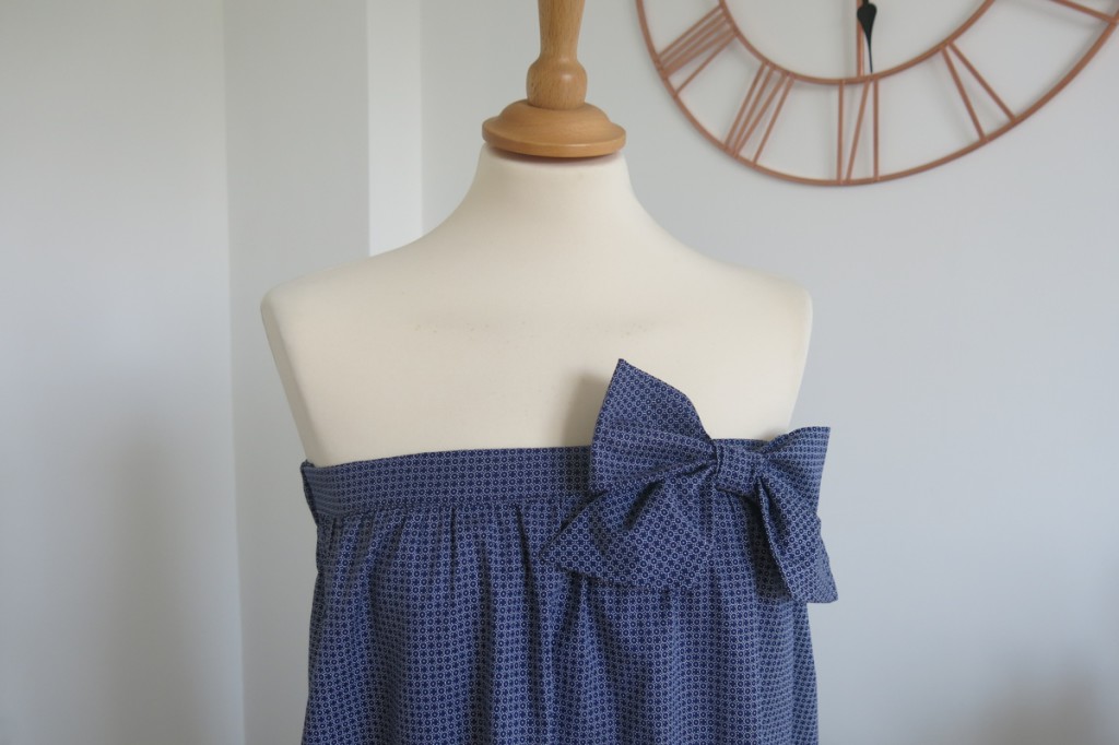 robe-iknaai-petit-noeud-bleue-detail